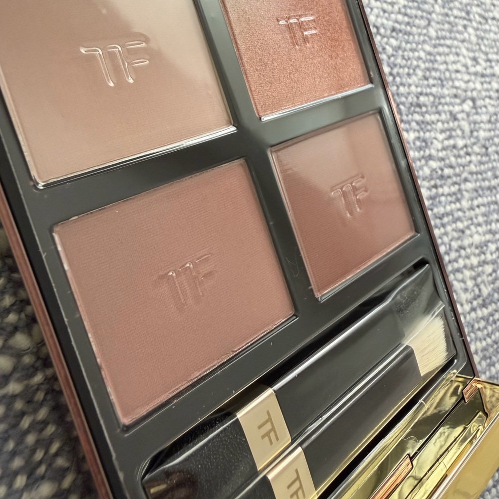 Tom Ford Lipstick and Eyeshadow Set - Deep Red and Warm Brown - Picture 6 of 16